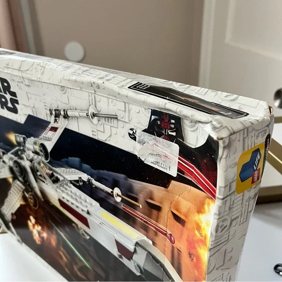 LEGO Star Wars X-Wing Fighter - Red, Gray, White - Picture 5 of 5